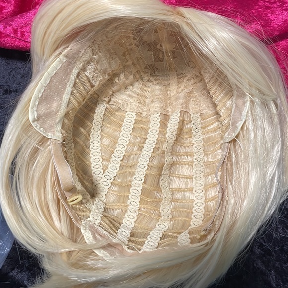 Pixie cut blonde wig - Picture 6 of 7